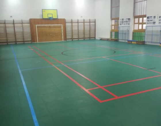 Tatabánya Óvárosi Általános Iskola tornaterme: VALMOR Garázsfesték